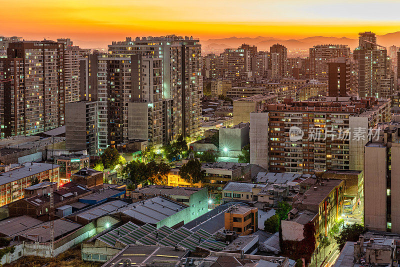 圣地亚哥天际线:智利首都的全景
