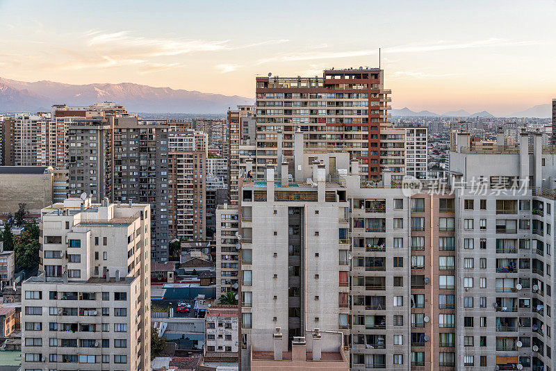 圣地亚哥天际线:智利首都的全景