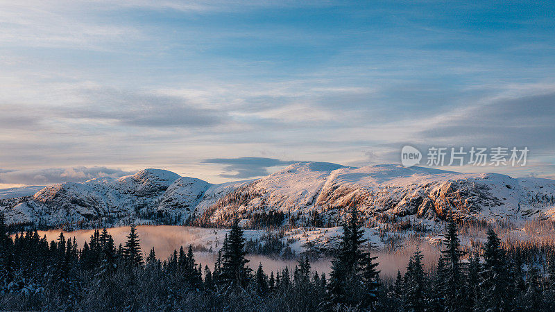 挪威惊人的日出山景观