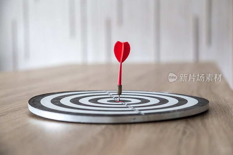 Bullseye是一个商业目标，创业的概念，做得更好，目标营销和商业成功。