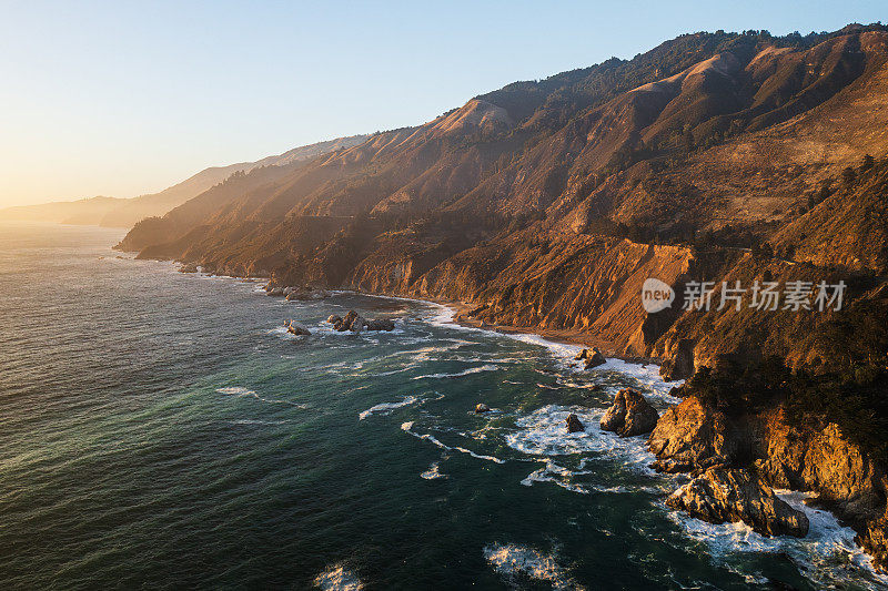 航拍大苏尔州立公园海岸在一个阳光明媚的日子