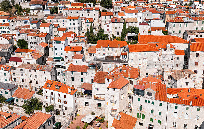 克罗地亚西贝尼克老城的鸟瞰图。