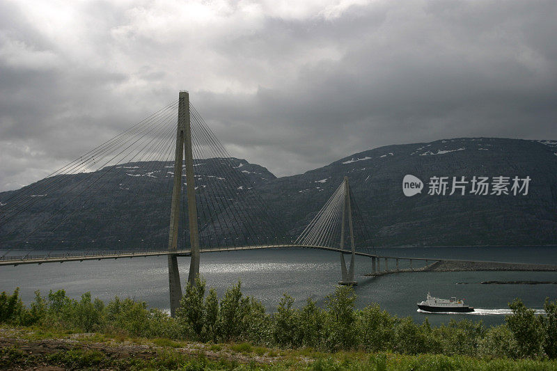 挪威斯堪的纳维亚自然景观森林荒野公路桥梁
