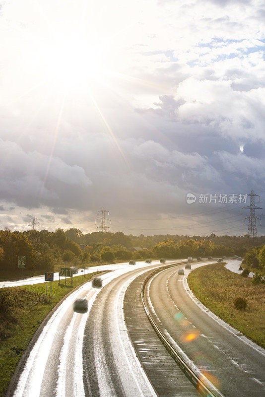 高速公路交通和电力线路