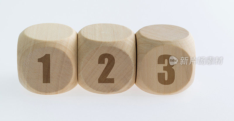 木制骰子，编号为123