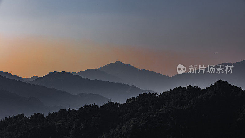 中国广西隆基的山景。