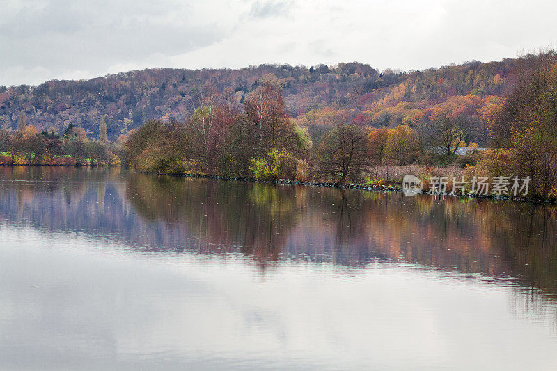埃森维尔登鲁尔河谷的秋天天气和风景
