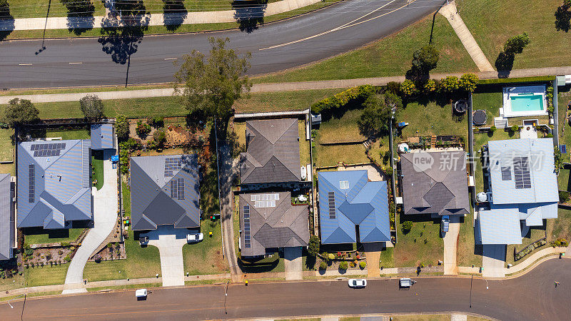 鸟瞰图的郊区住宅在一个乡村城镇
