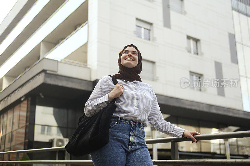 城市里的阿拉伯女人