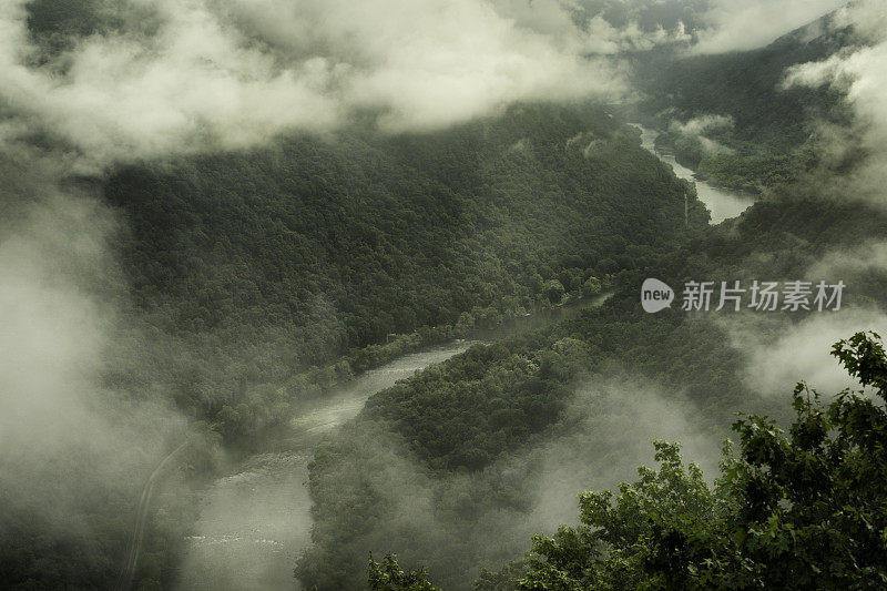 多云的早晨，新河峡谷