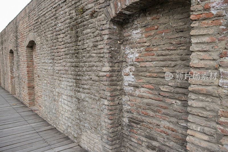 旧第比利斯的墙