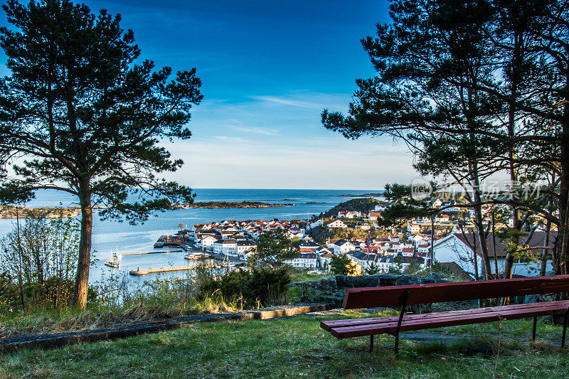城市景观。挪威小镇的景色。夏天的晴天。