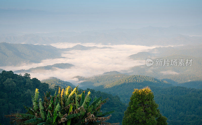 泰国清迈朦胧的晨景