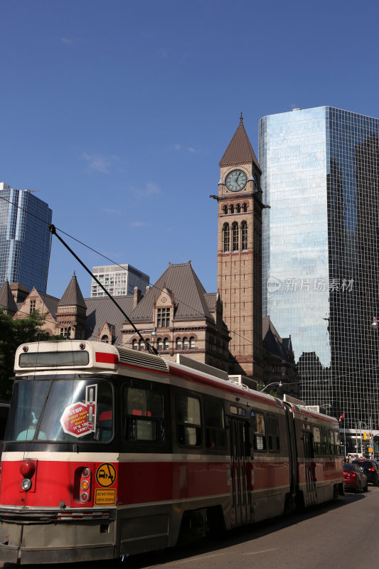 有轨电车在多伦多市中心