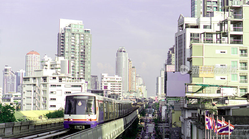 曼谷的城市建筑和轻轨