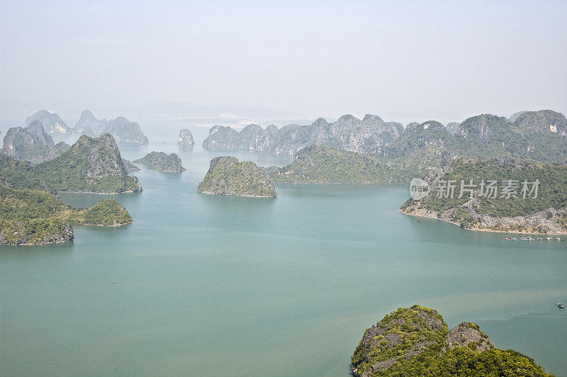 越南下龙湾喀斯特岛屿景观