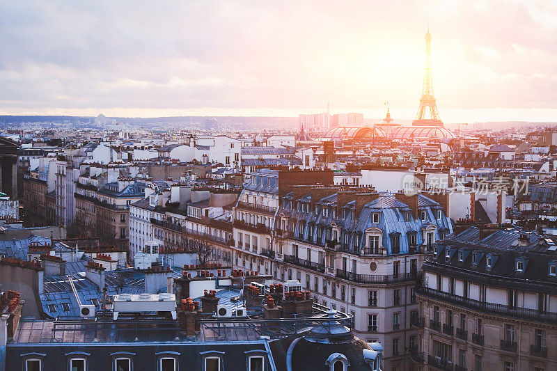 美丽的巴黎日落美景