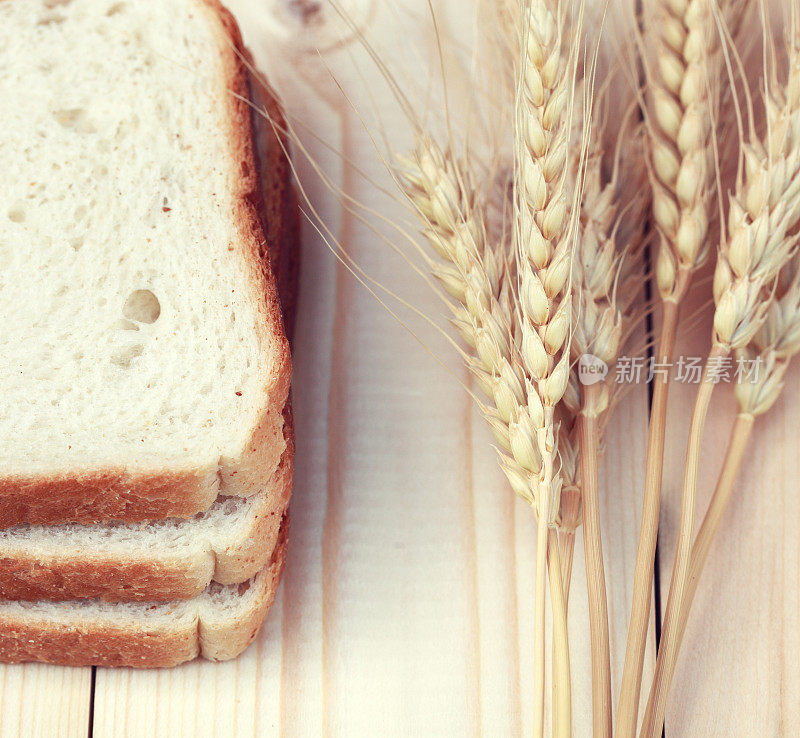 一片面包和麦穗