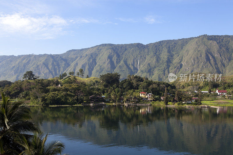 托巴湖萨莫塞尔岛风景印度尼西亚苏门答腊岛