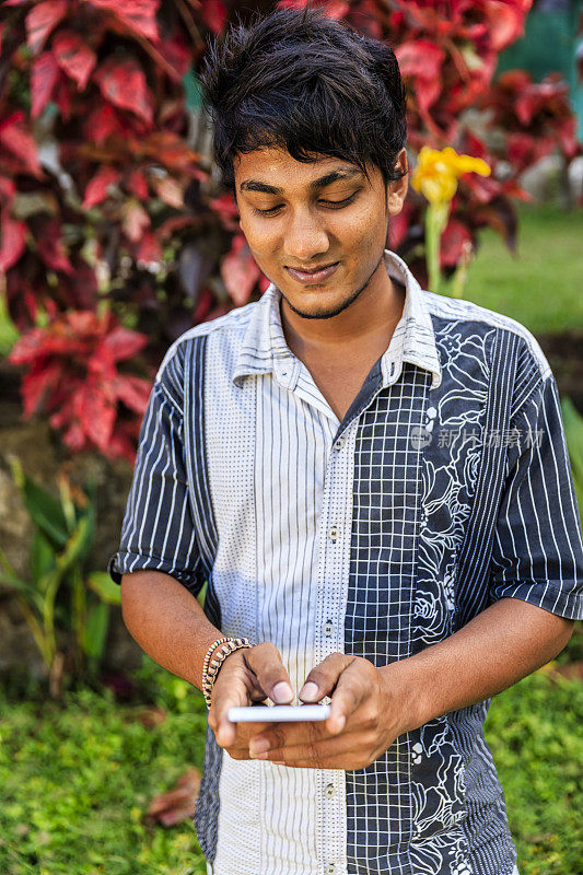 斯里兰卡青少年使用手机