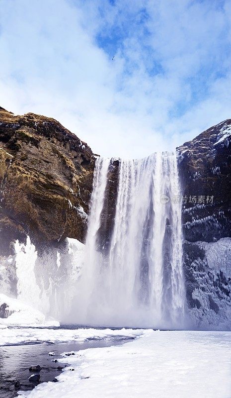 冬季冰岛的斯科加佛斯瀑布