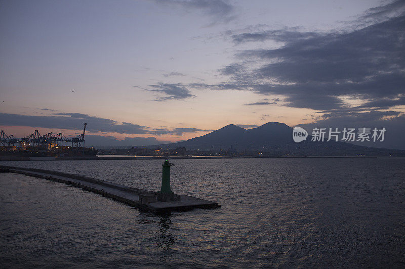 那不勒斯拥有我们的视野和维苏威火山