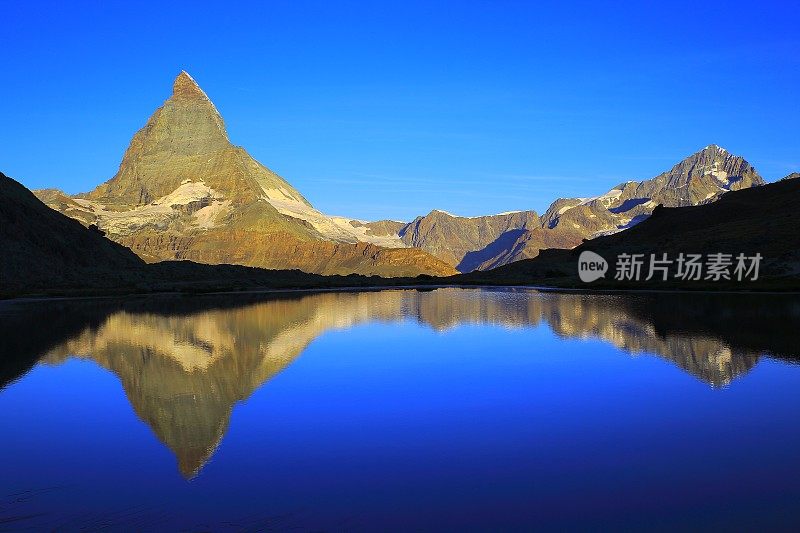 马特洪湖镜面反射，宁静的日出景观，瑞士阿尔卑斯山