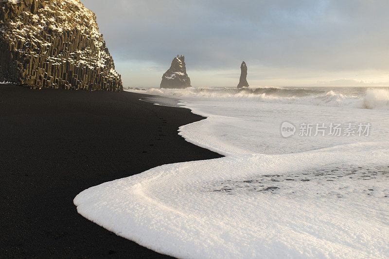 冰岛令人惊叹的自然风光。黑砂