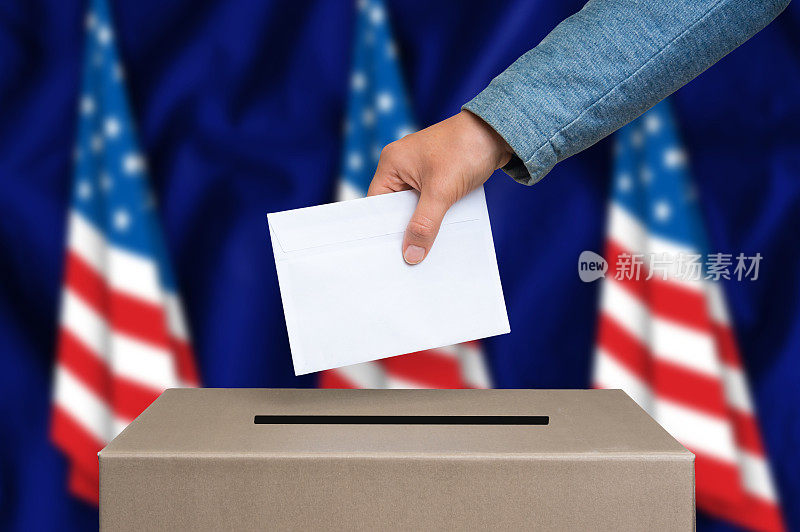 美国的选举-在投票箱投票