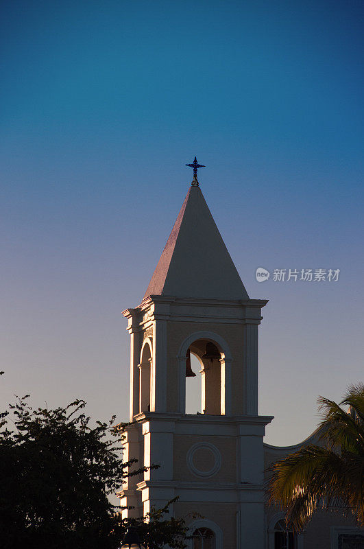 圣何塞德尔卡波天主教堂的钟楼