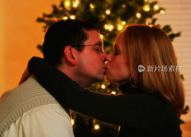 温暖的圣诞之吻。