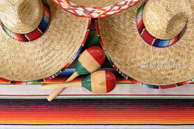 墨西哥帽和马拉卡斯