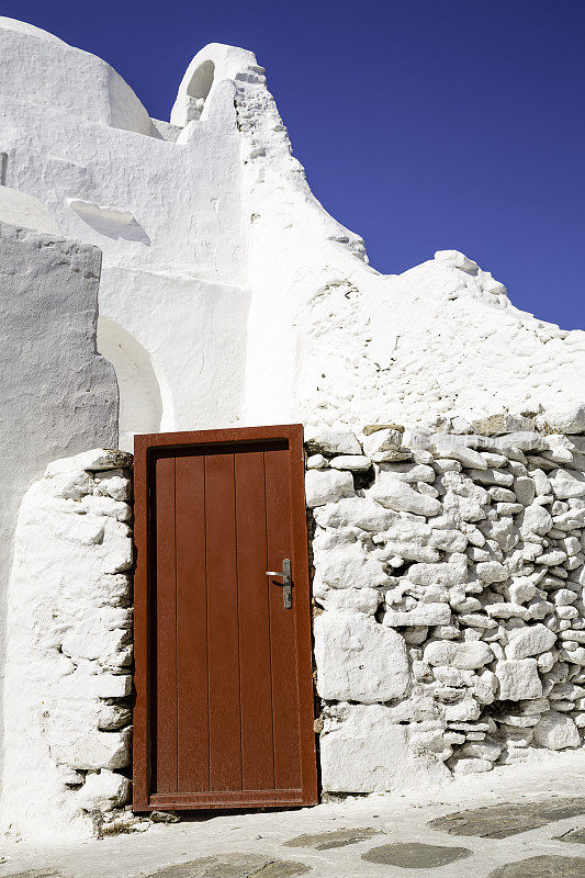 棕色门，米科诺斯，希腊