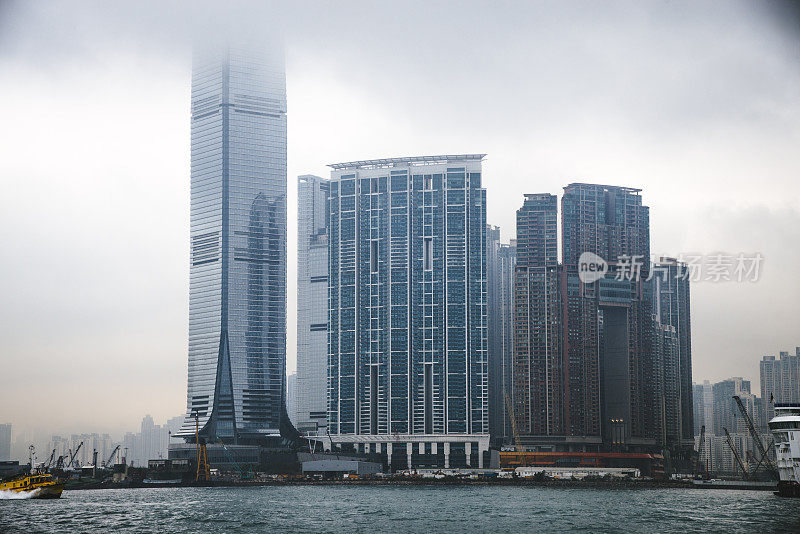 暴风雨中的香港海港