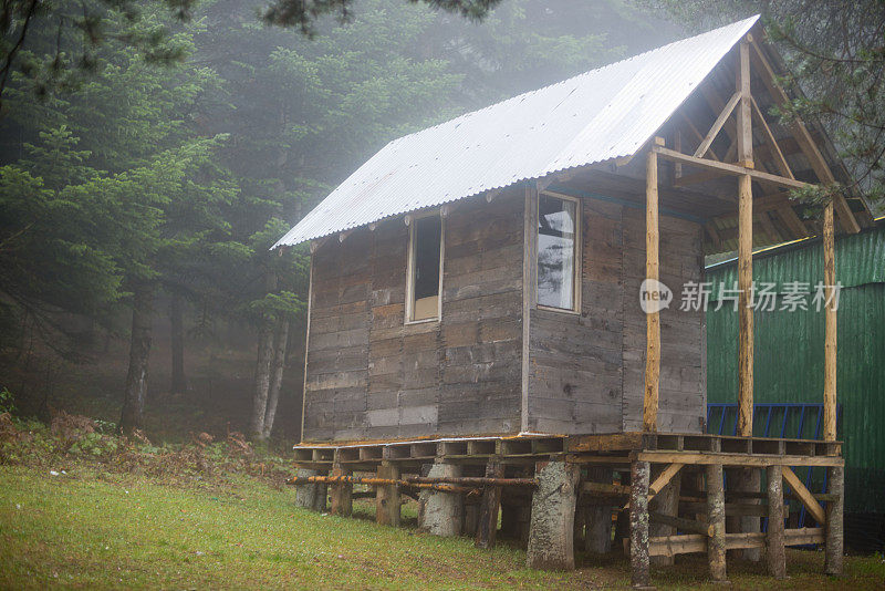 森林里的小木屋