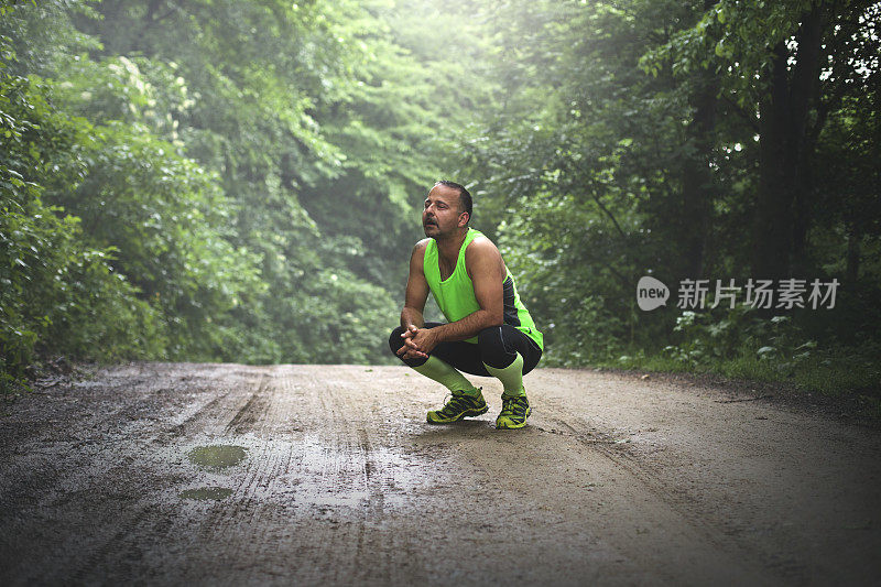 跑步后休息的健康人