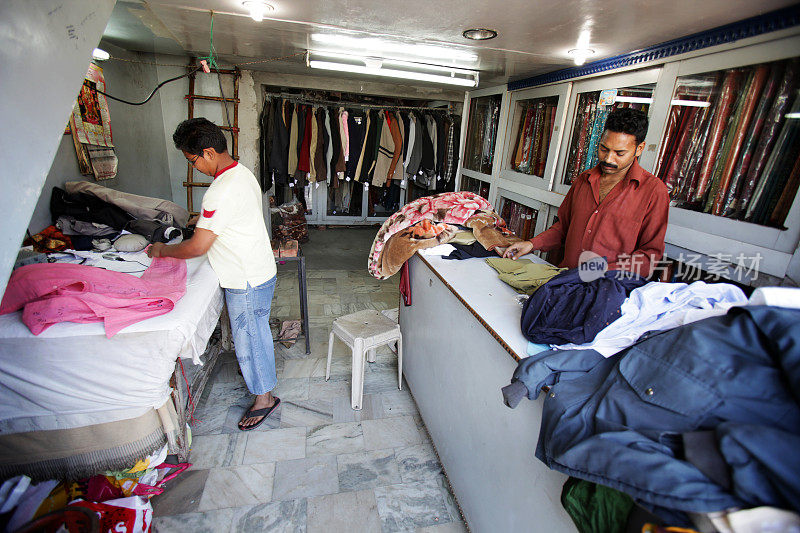 印度工人:干洗店