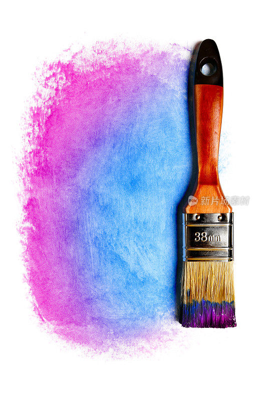 画笔与蓝色和紫色油漆(隔离在白色)