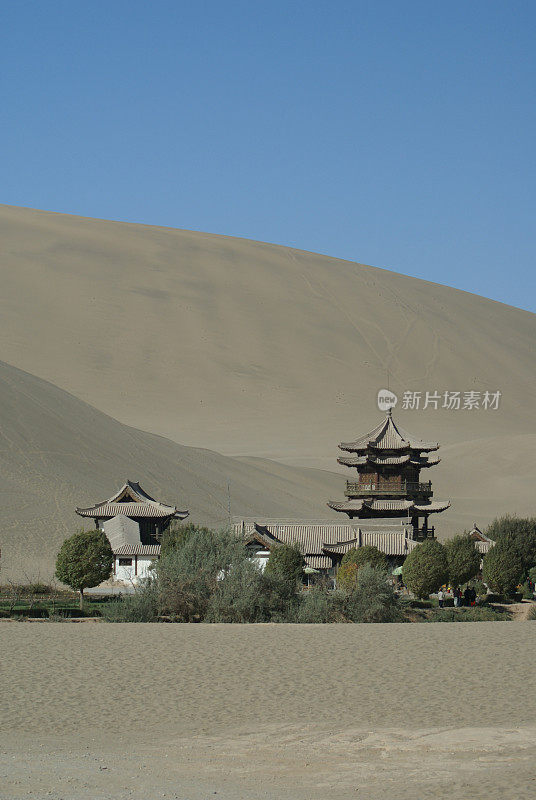 月牙泉和歌唱沙丘V，中国