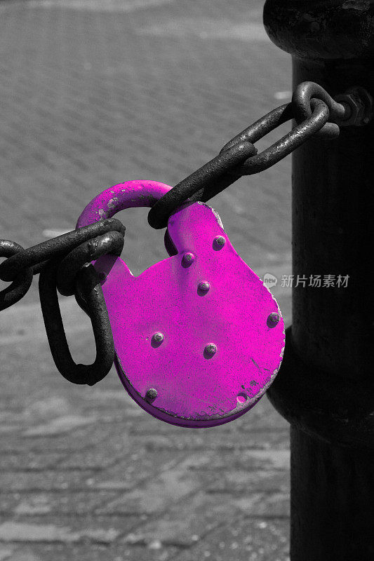 紫色挂锁更换断链