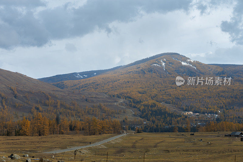 中国新疆喀纳斯山景城