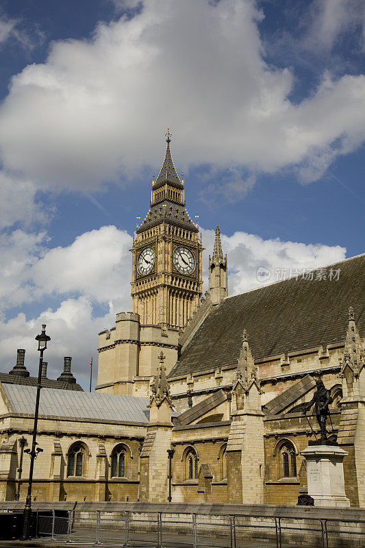 威斯敏斯特宫的大本钟钟楼
