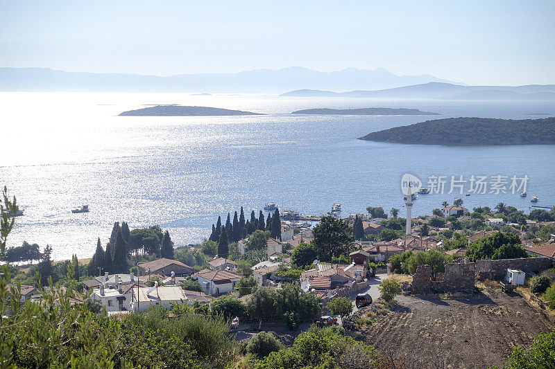 Ildırı是爱琴海沿岸一个风景如画的海边村庄，属于土耳其İzmir省Çeşme行政区，面对着Chios