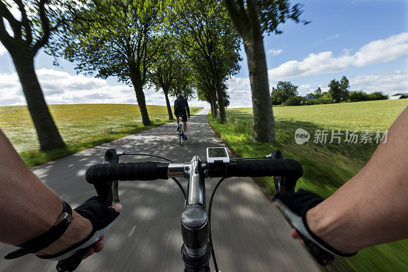 公路自行车从骑手的视角与速度模糊