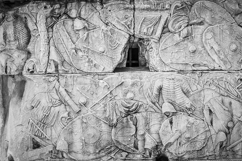 图拉真圆柱上的罗马盾形纹章