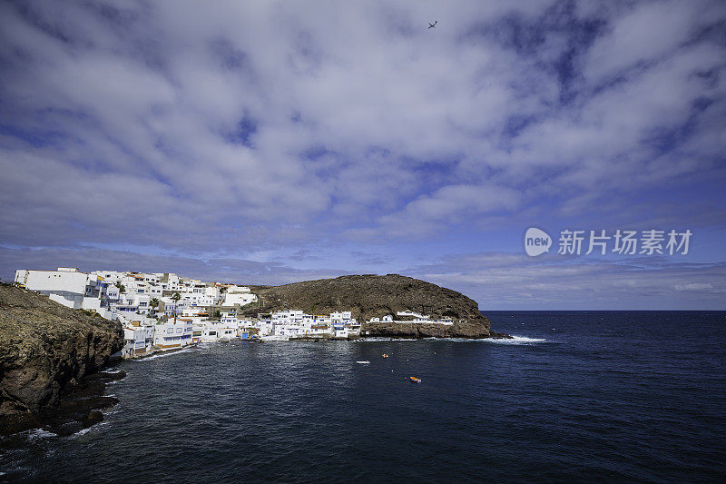 沿海的小山村