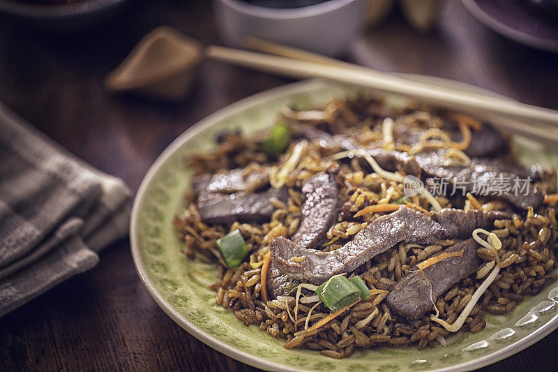 亚洲牛肉炒饭