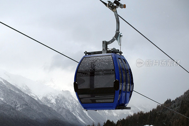 在奥地利圣安东滑雪