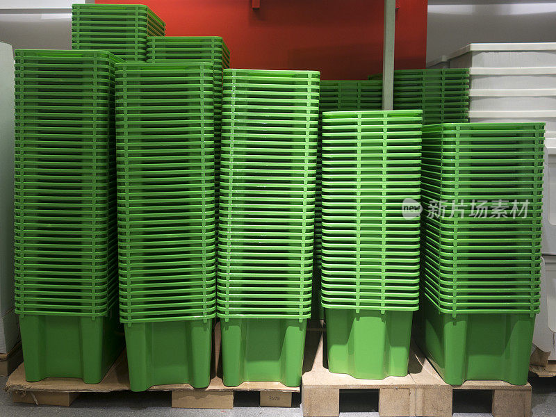 绿色塑料盒子的堆叠