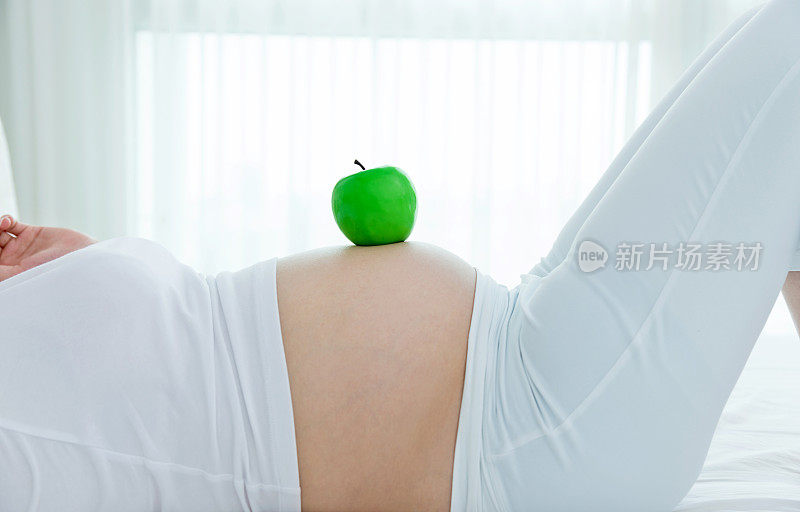 孕妇腹部有苹果